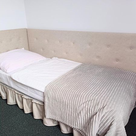 Hotel I Restauracja Borowianka Ostrów Wielkopolski Eksteriør bilde