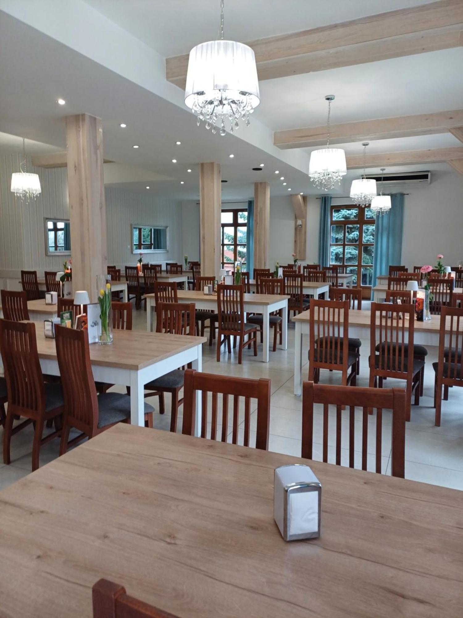 Hotel I Restauracja Borowianka Ostrów Wielkopolski Eksteriør bilde