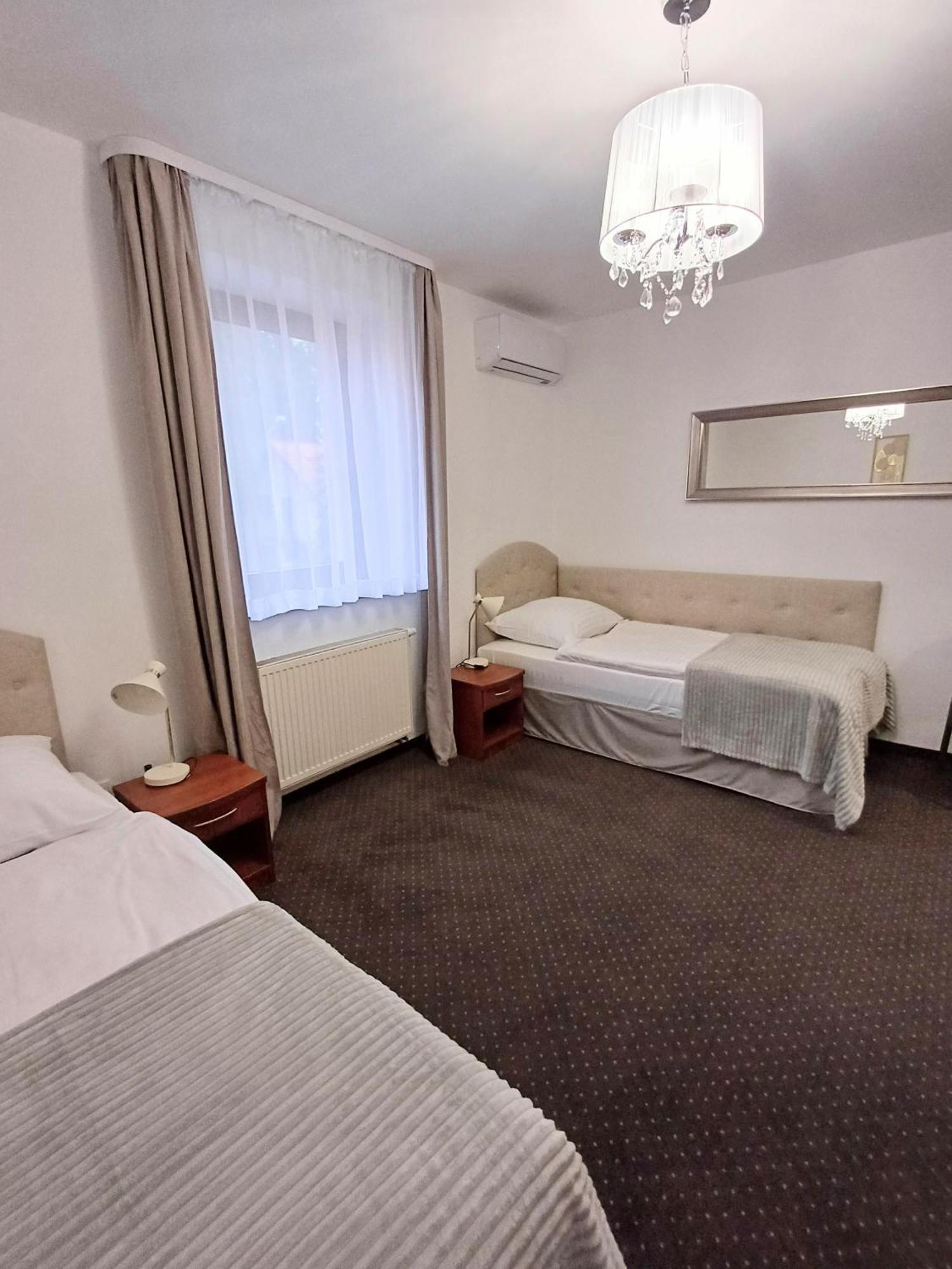 Hotel I Restauracja Borowianka Ostrów Wielkopolski Eksteriør bilde
