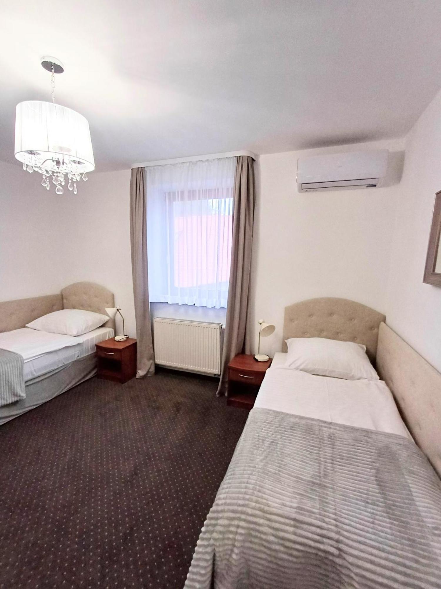 Hotel I Restauracja Borowianka Ostrów Wielkopolski Eksteriør bilde