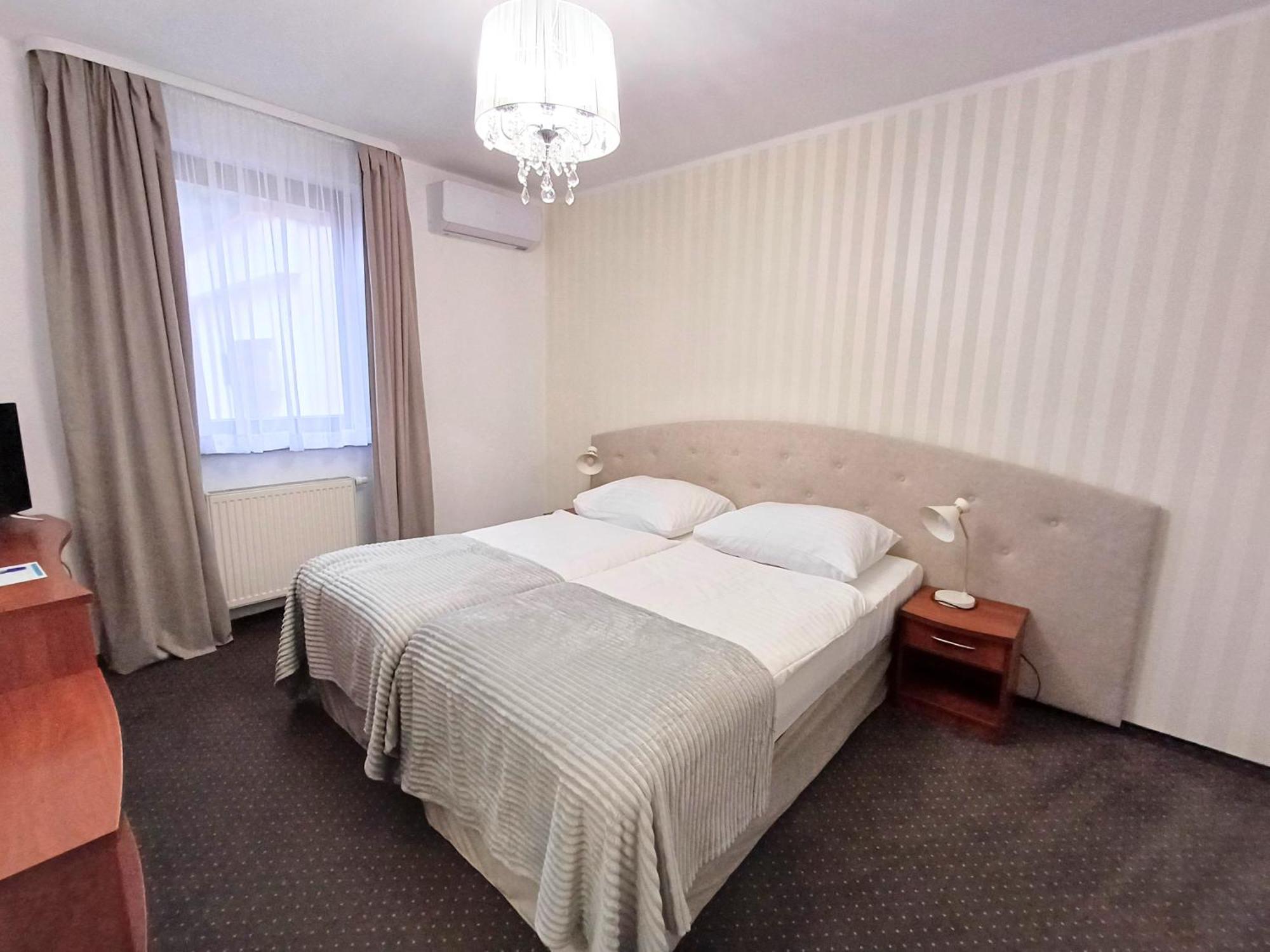 Hotel I Restauracja Borowianka Ostrów Wielkopolski Eksteriør bilde