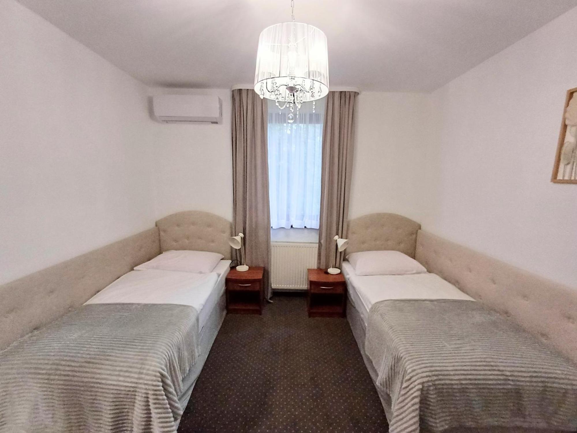 Hotel I Restauracja Borowianka Ostrów Wielkopolski Eksteriør bilde