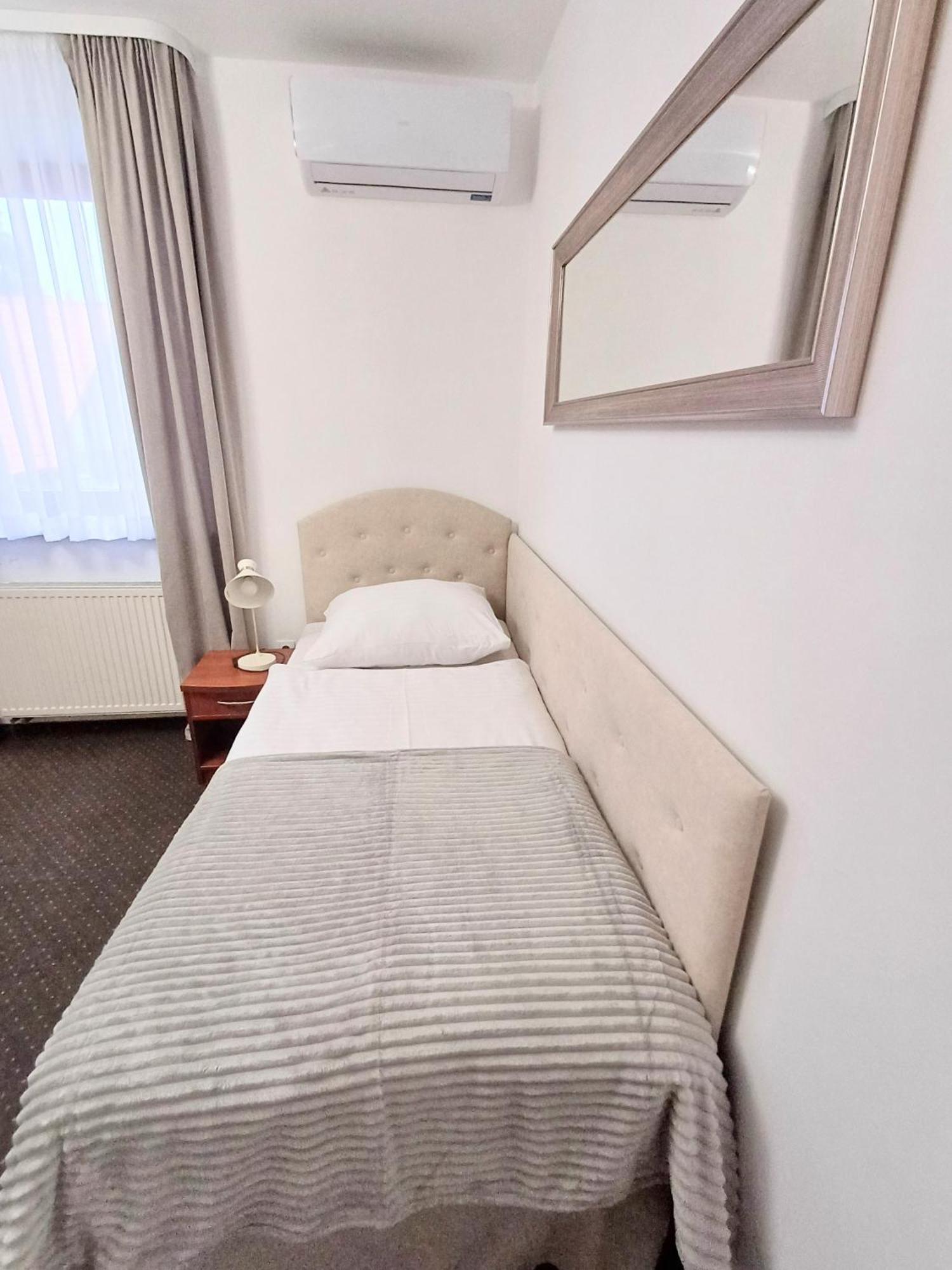 Hotel I Restauracja Borowianka Ostrów Wielkopolski Eksteriør bilde