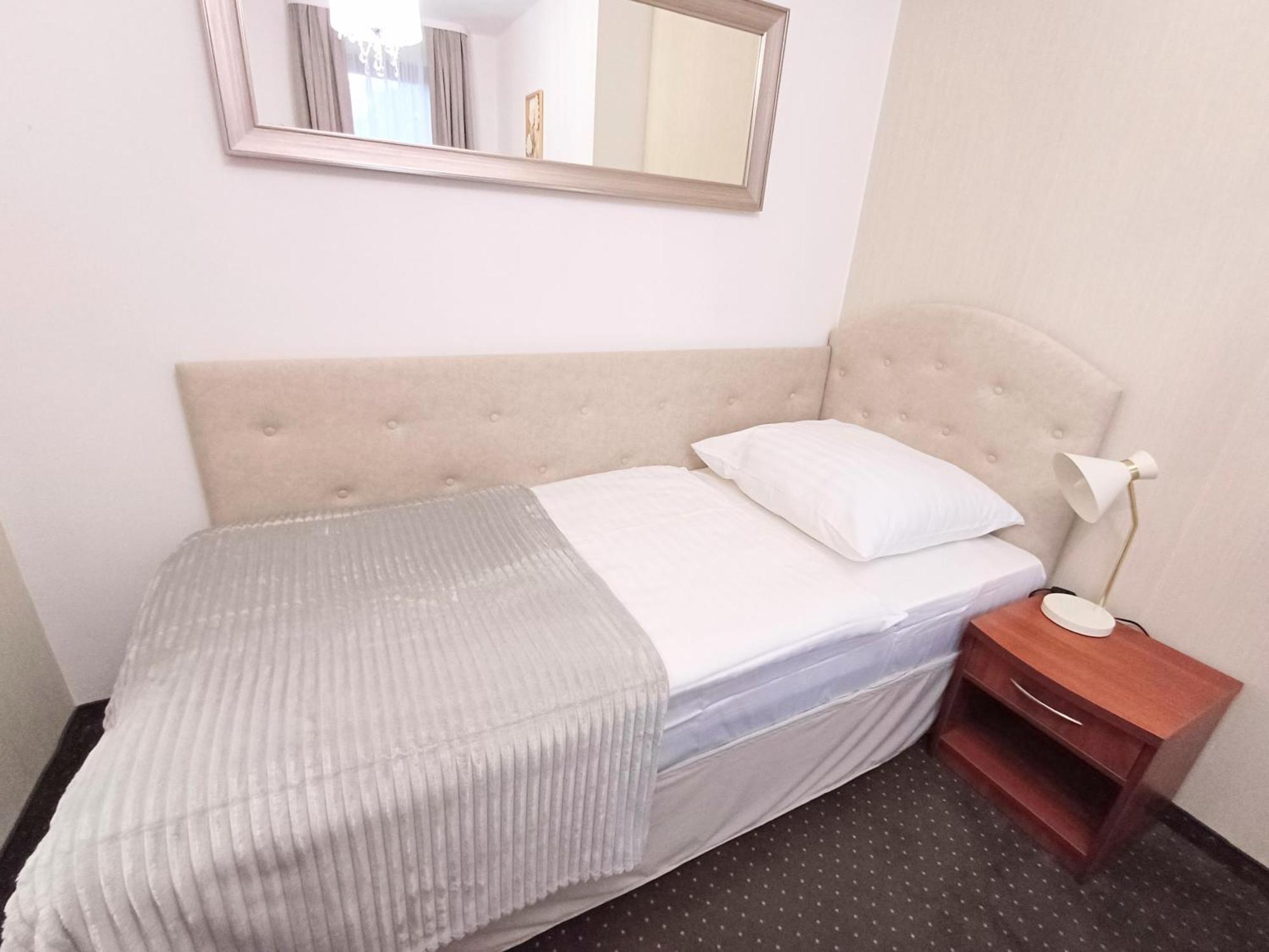 Hotel I Restauracja Borowianka Ostrów Wielkopolski Eksteriør bilde