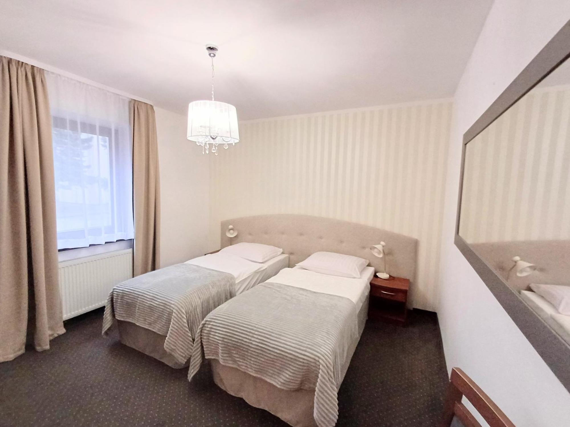 Hotel I Restauracja Borowianka Ostrów Wielkopolski Eksteriør bilde