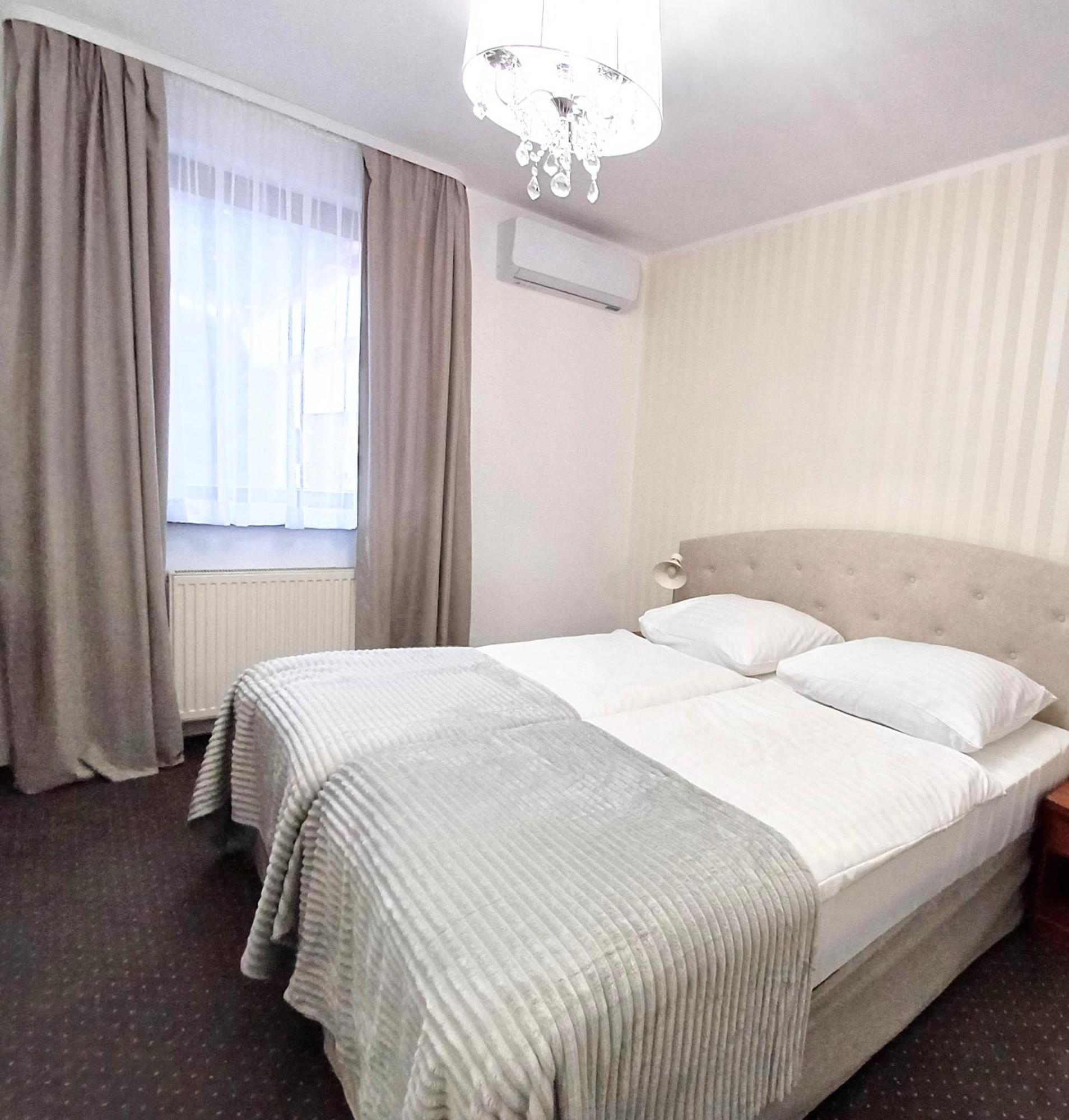 Hotel I Restauracja Borowianka Ostrów Wielkopolski Eksteriør bilde