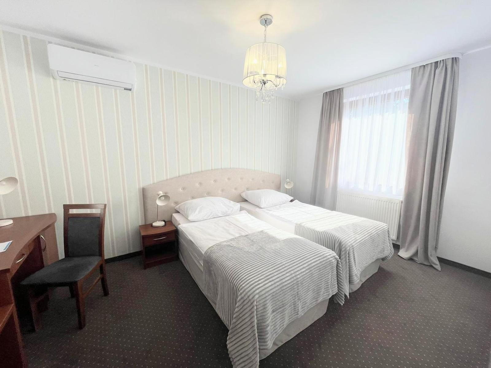 Hotel I Restauracja Borowianka Ostrów Wielkopolski Eksteriør bilde