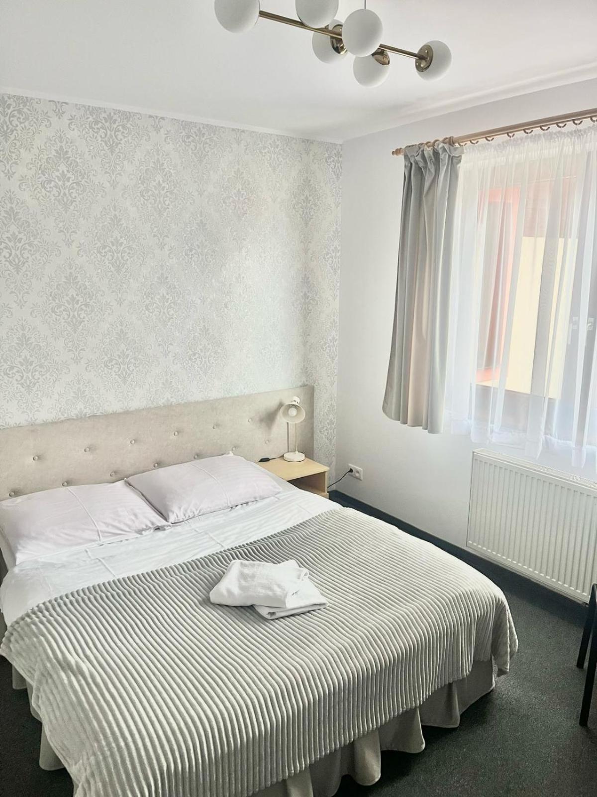Hotel I Restauracja Borowianka Ostrów Wielkopolski Eksteriør bilde