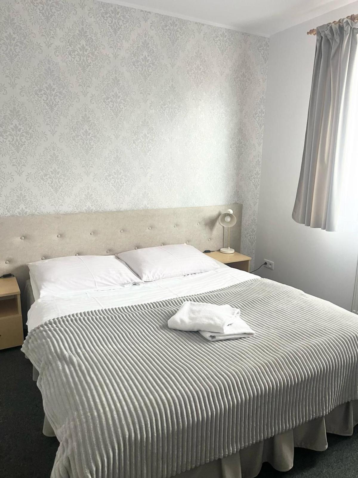 Hotel I Restauracja Borowianka Ostrów Wielkopolski Eksteriør bilde
