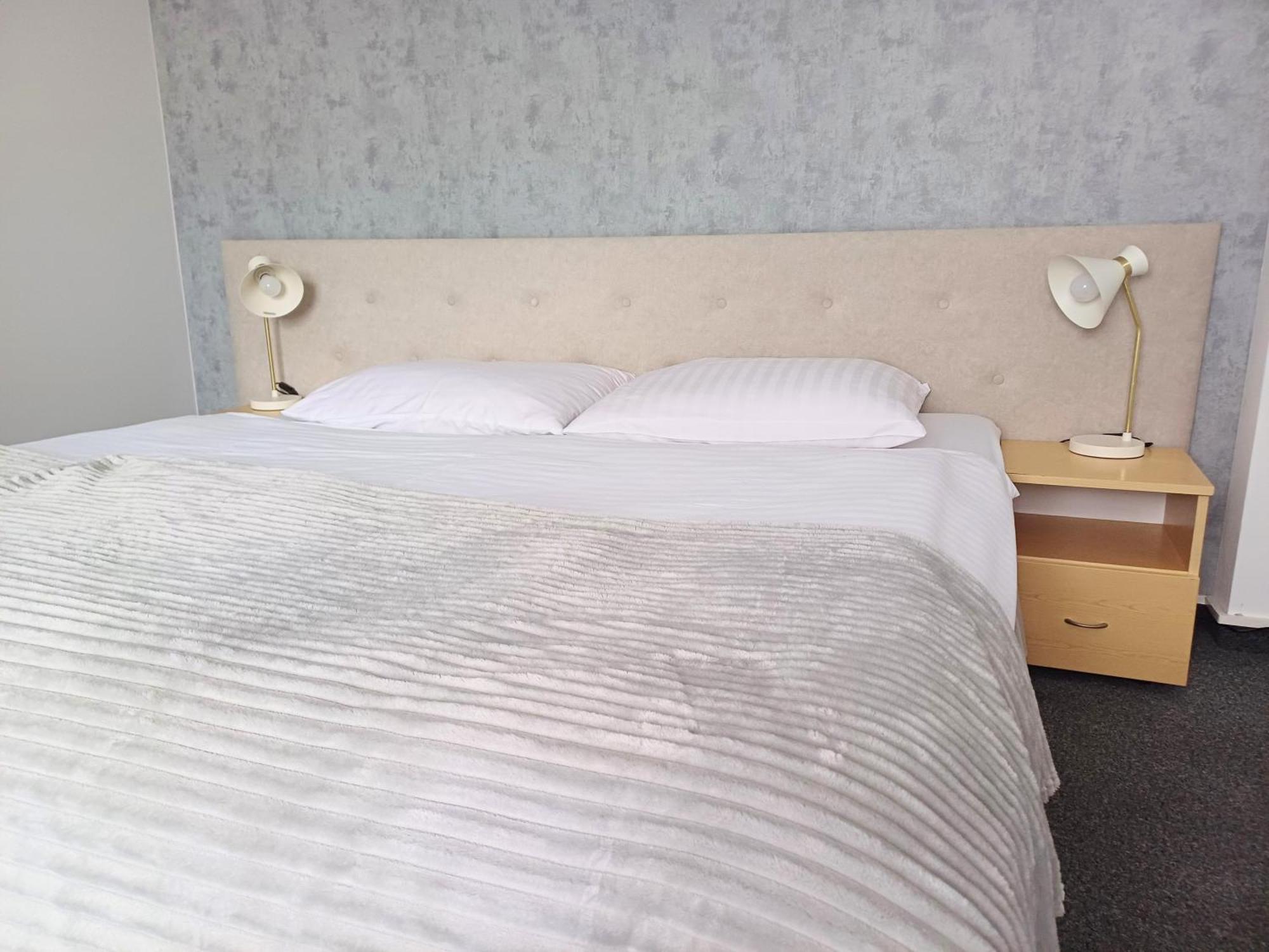 Hotel I Restauracja Borowianka Ostrów Wielkopolski Eksteriør bilde